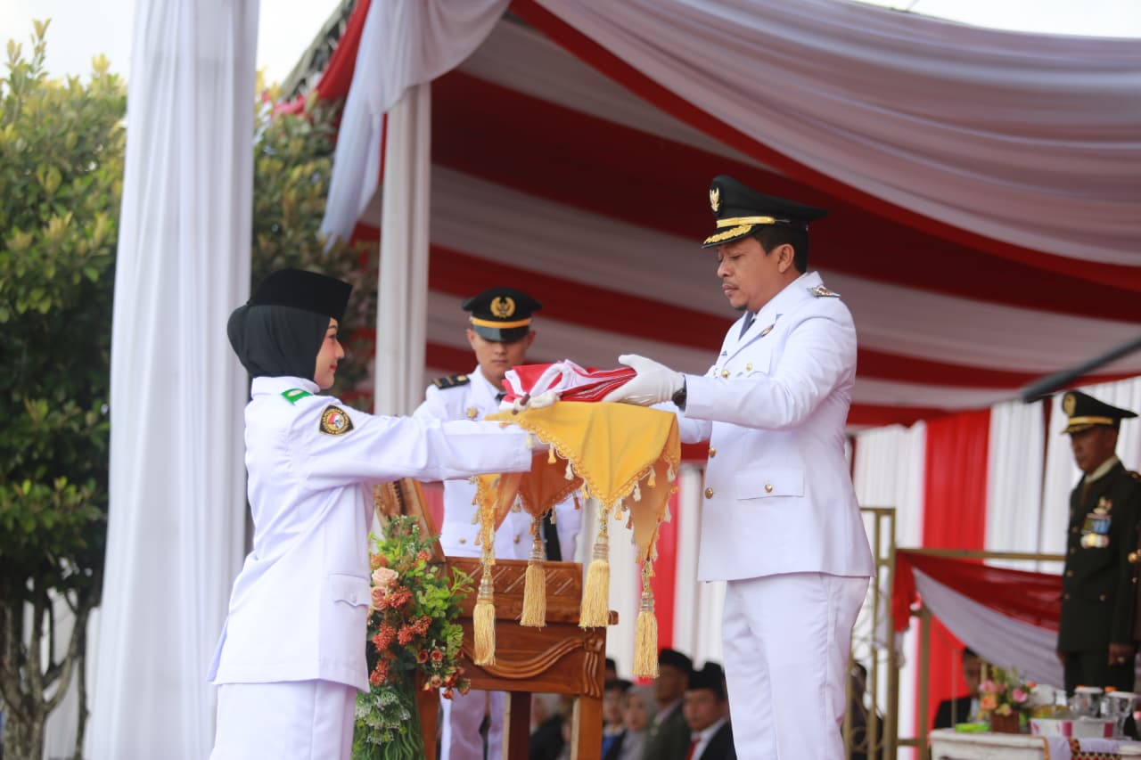 Pemkab Pringsewu Gelar Upacara HUT Ke-80 RI, Bupati Launching Air Mineral Daerah