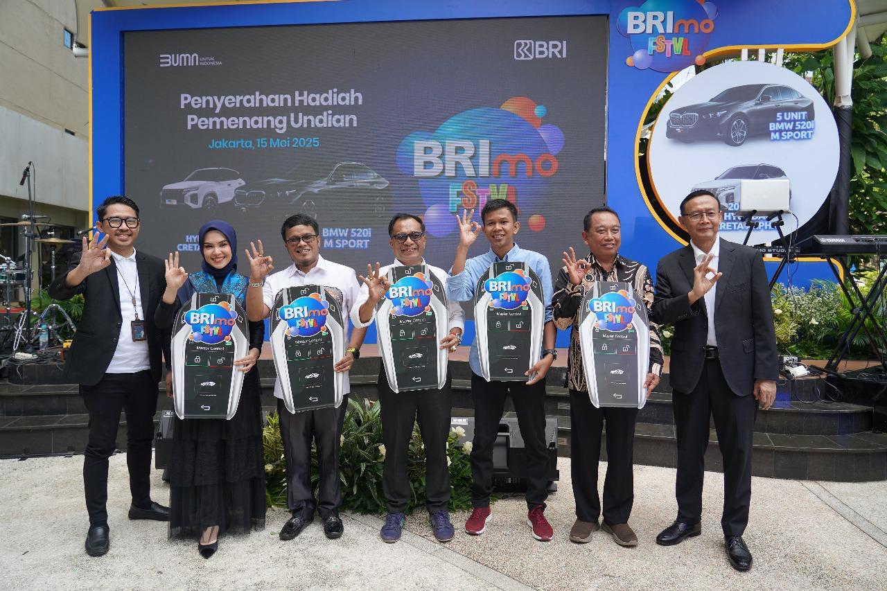 Wujud Apresiasi Loyalitas Nasabah, BRI Serahkan Hadiah BRImo FSTVL 2024 Kepada Para Pemenang