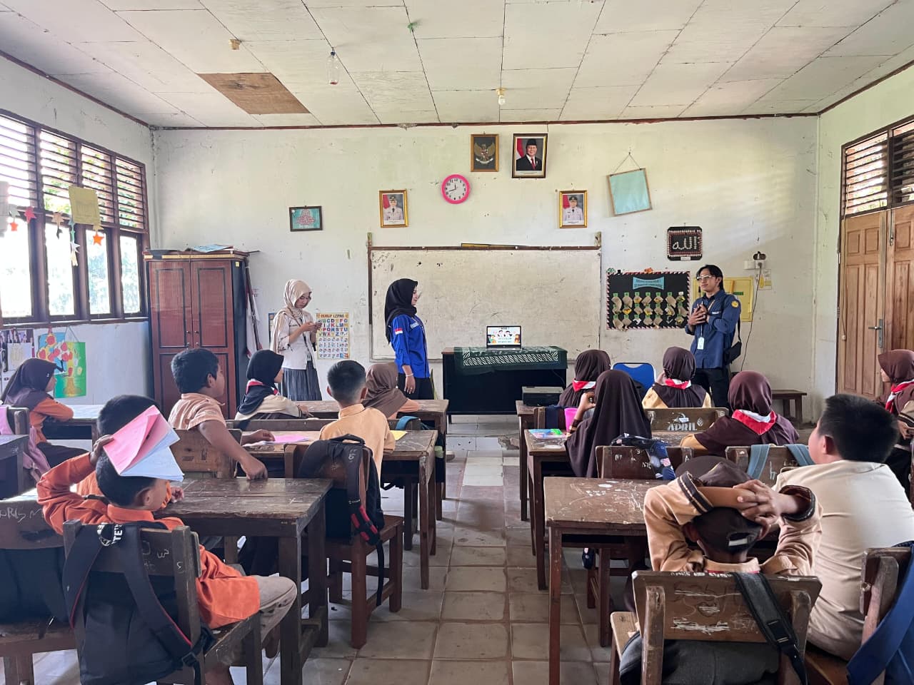 Edukasi Anti Bullying Hingga Peduli Sampah, KKN MAs Hadir di SDN 02 Lubuk Jering