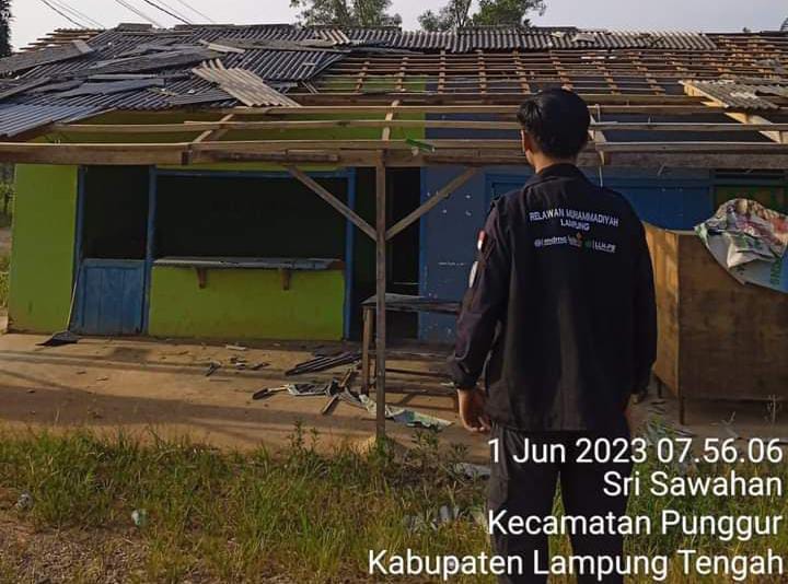 Tinjau Masyarakat Terdampak Puting Beliung, MDMC dengan LazisMu Lampung Lakukan Asesmen