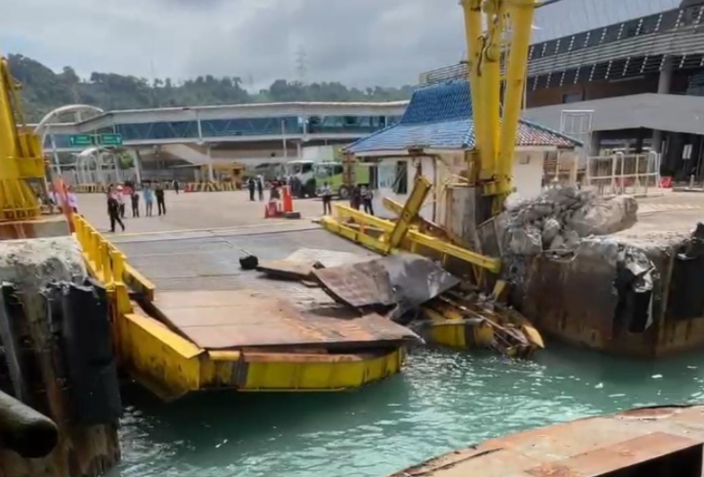 Rusak Parah, KMP Port Link 3 Tabrak Dermaga Eksekutif Merak