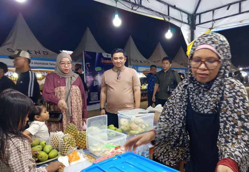 Dukung UMKM, Wakil Wali Kota Borong Jajanan di MCF