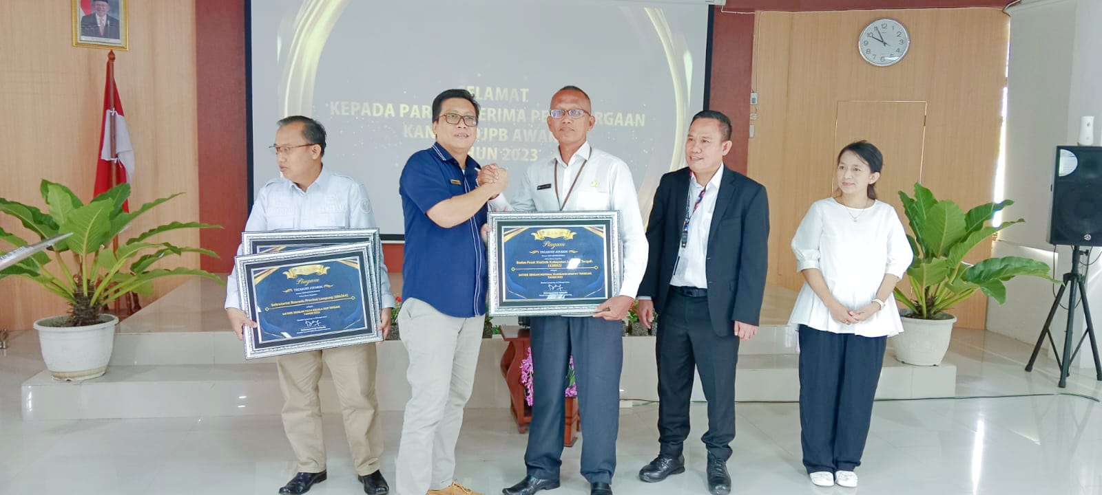 Satu-Satunya di Lampung, BPS Lamteng Sukses Raih Penghargaan dari Kanwil DJPb Provinsi Lampung