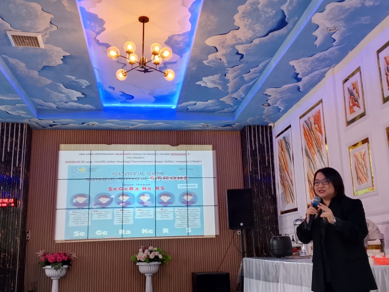 Sakit 'Stroke' Harus Cepat Dibawa Ke Rumah Sakit, dr. Leny Kurnia Beri Edukasi Health Talk RS.EMC di Hotel NSO