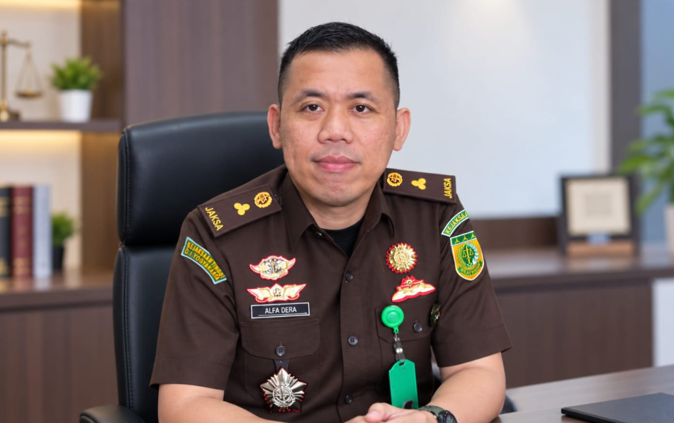 Hukum Bukan Lomba Kehebatan Institusi