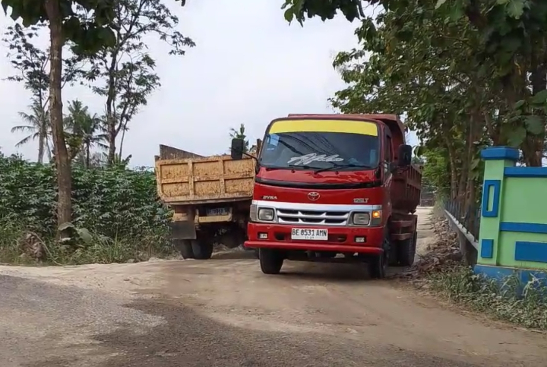Aktifitas Truk Material, Kecamatan Jati Agung Akan Cek Lokasi