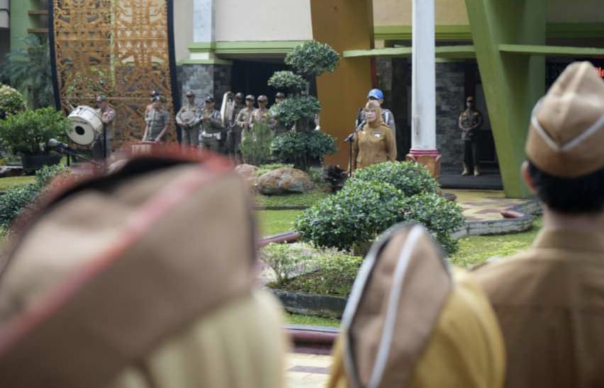 Perdana Pimpin Apel, Pj Sekda Metro Ingatkan ASN Soal Digitalisasi Pelayanan Publik