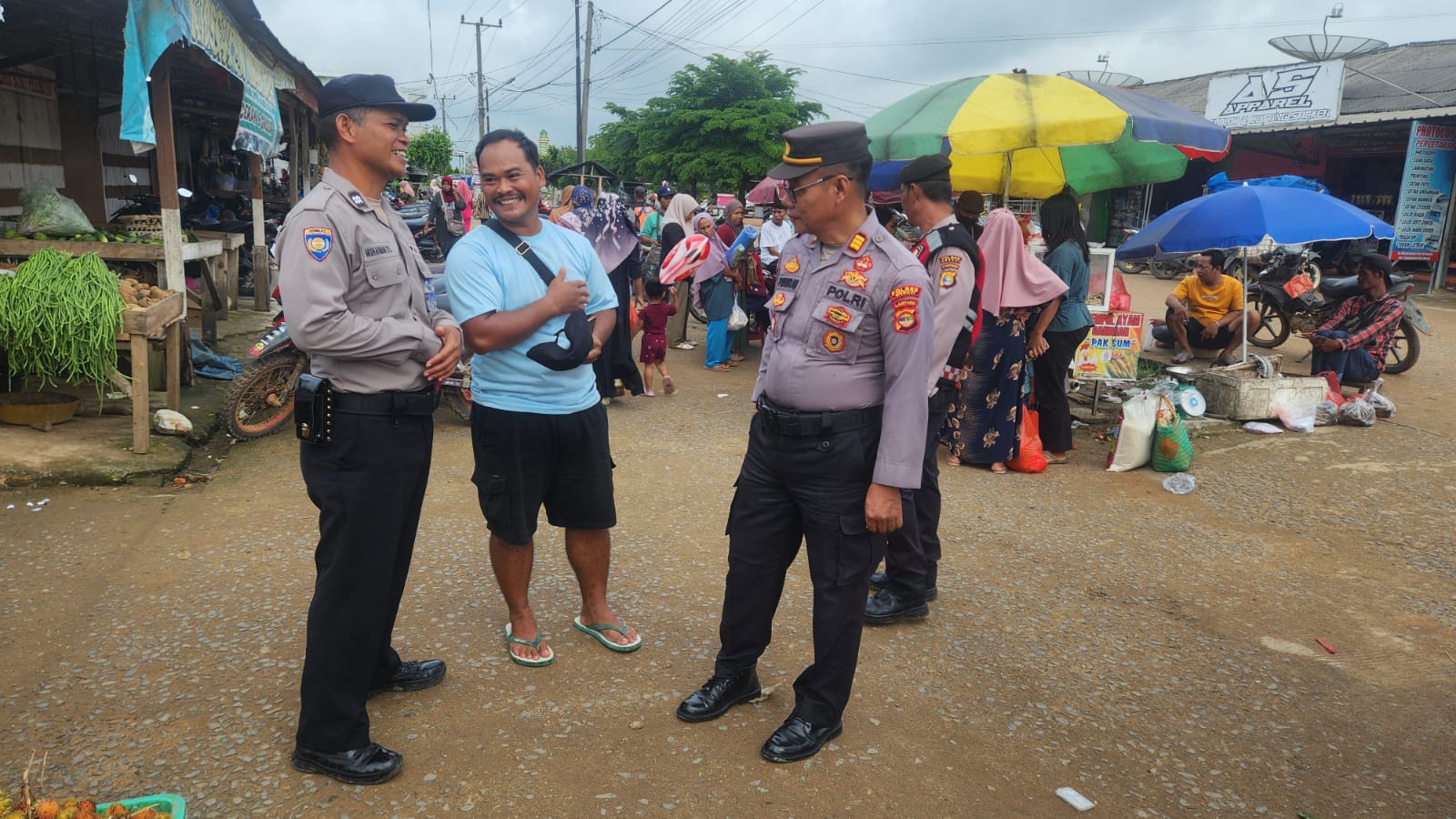 Polres Mesuji Gelar Sambang Binluh di Pasar Brabasan Saat Libur Nataru 