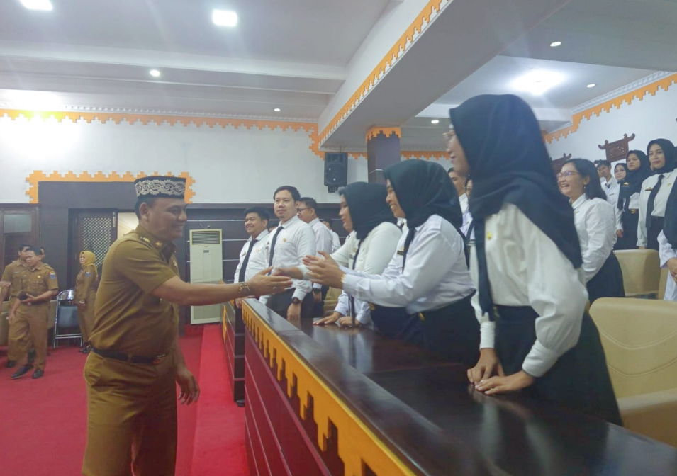 Pasca Penyerahan SK Pengangkatan CPNS, Walikota Metro Ingatkan Pegawai Jadi Obor Perubahan!