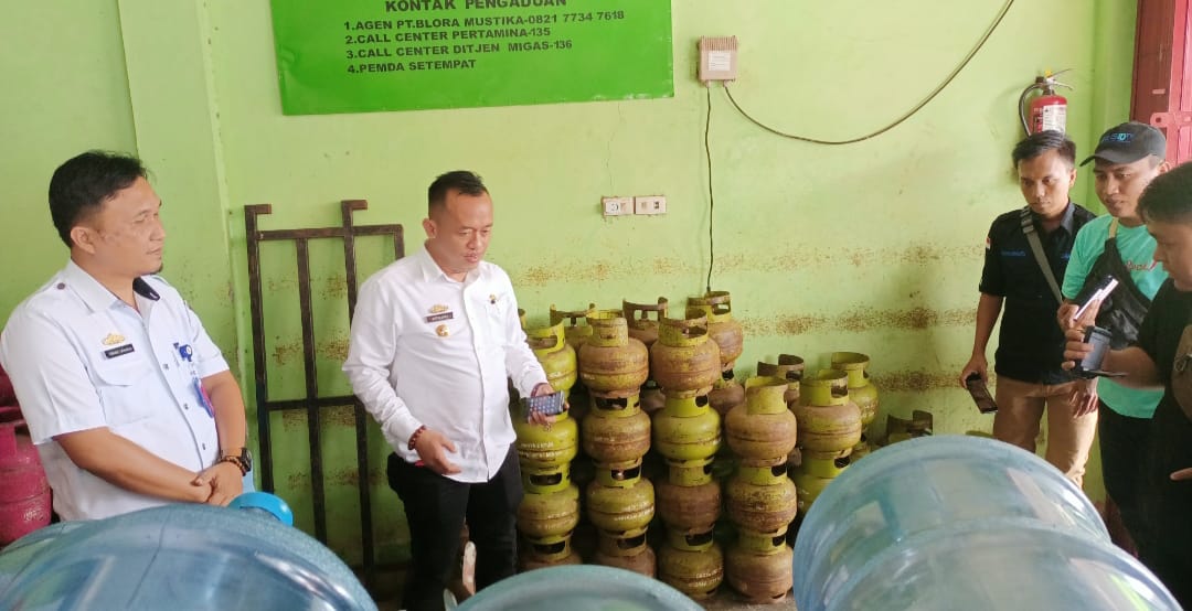 Sidak Lapangan, Kadis Perdagangan Lampura: ”Gas Elpiji 3 Kg Normal”