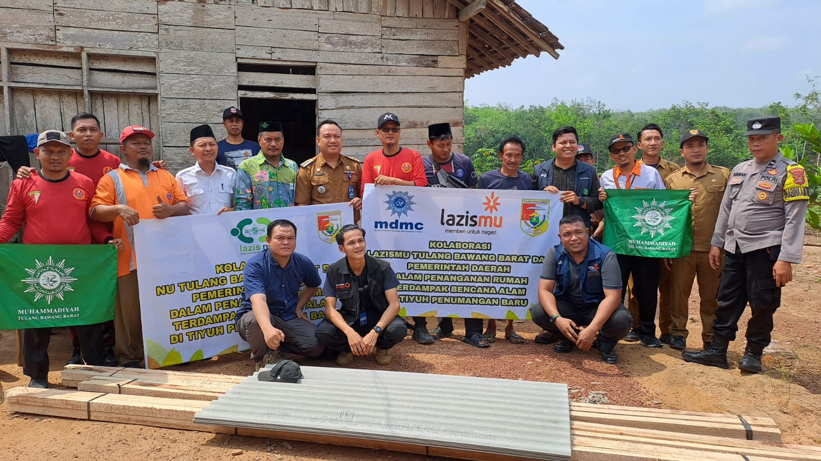 Muhammadiyah Lampung bersama Pemkab Tubaba Beri Bantuan Warga Terdampak Puting Beliung 