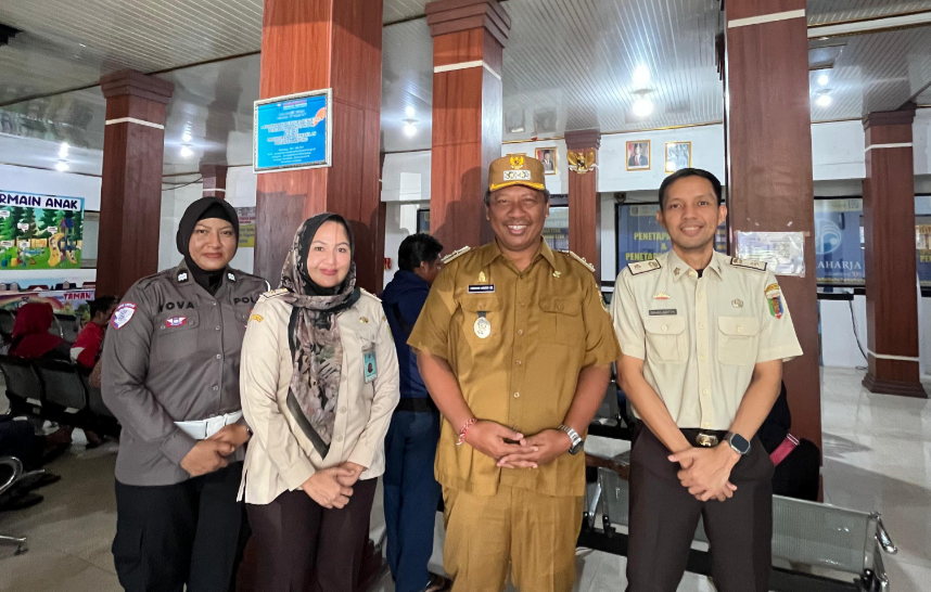 Sidak Samsat Gunung Sugih, Wabup I Komang Koheri Apresiasi Atas Peningkatan Kualitas Pelayanan