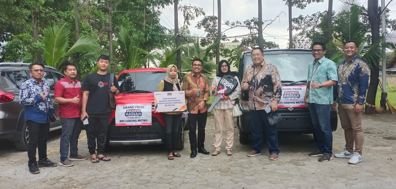 Kanca BRI Metro Serahkan 2 Unit Mobil ke Pemenang Grandprize PHS