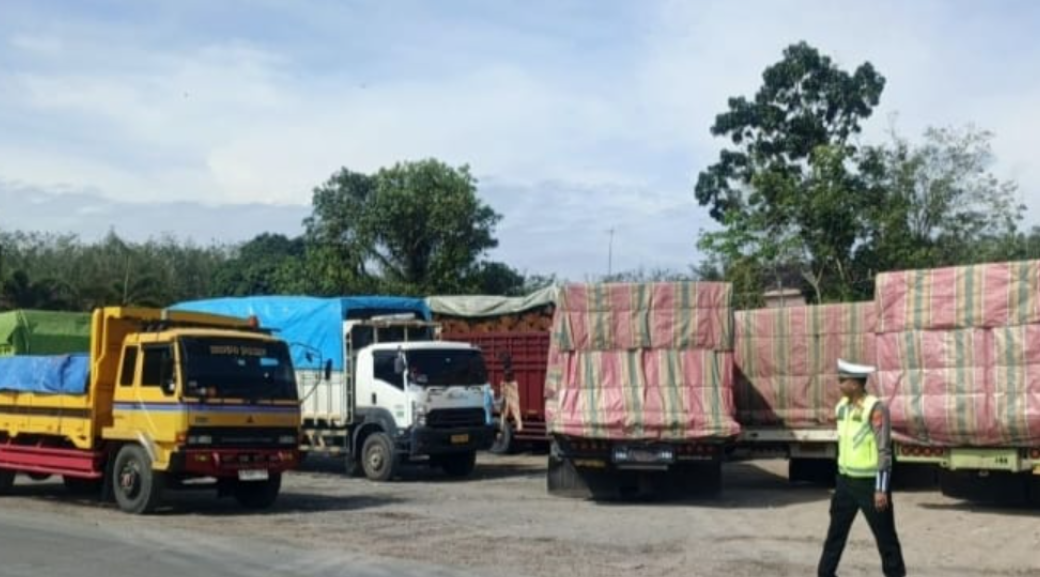 Kapolres Mesuji Bersama Kasat Lantas Lakukan Pengantungan Kendaraan Sumbu 3