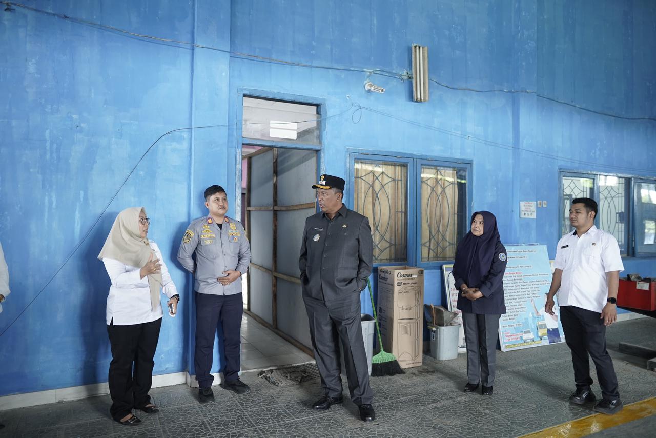 Cek Kondisi Pelayanan, Plt. Bupati I Komang Koheri Lakukan Kunjungan ke Dinas Perhubungan Lamteng