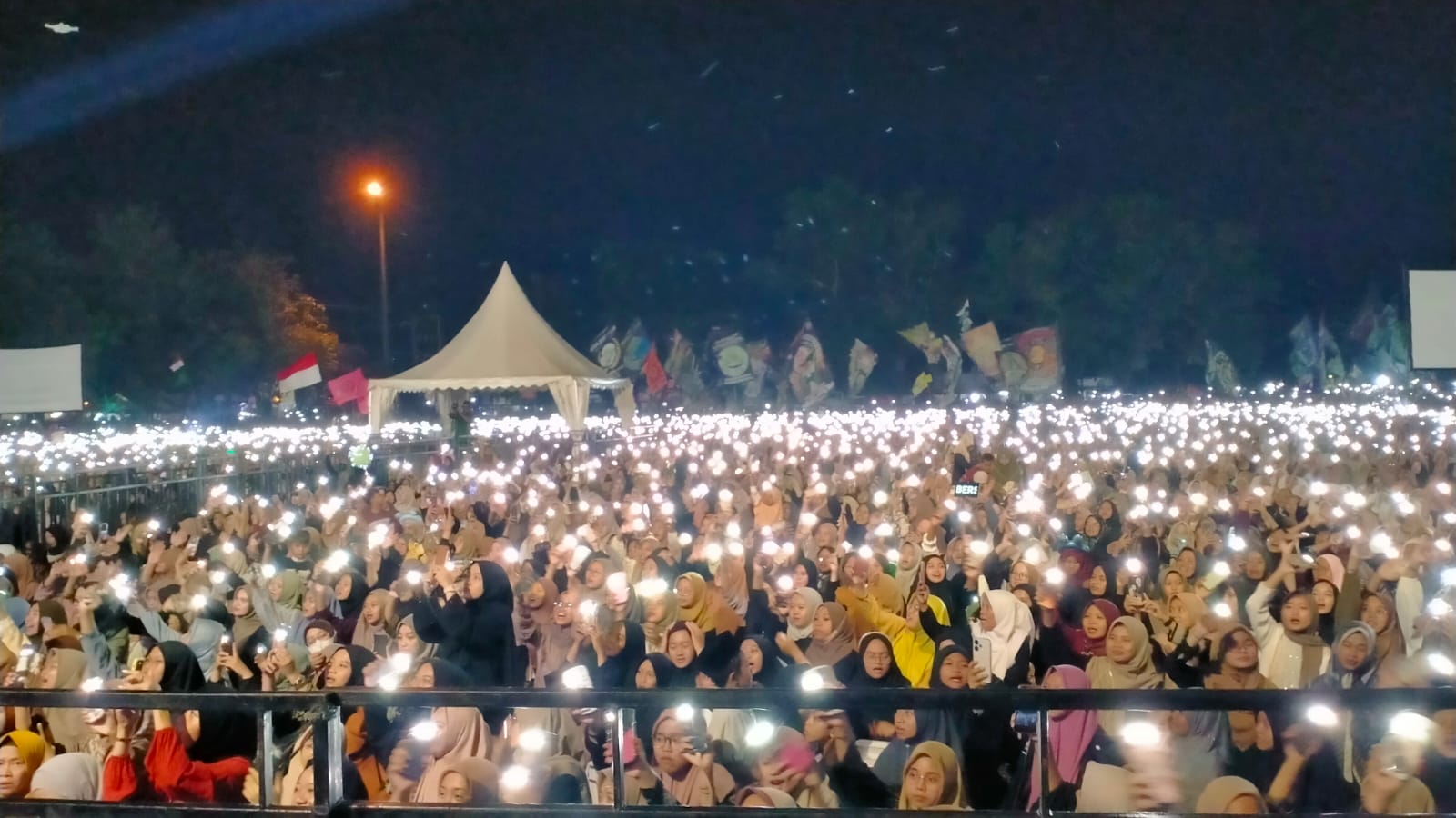 Lautan Manusia Lampung Bersholawat Banjiri Lapangan 22 Kota Metro 