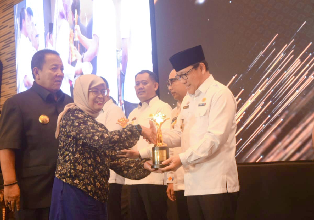 Pemkot Metro Raih Penghargaan Kota Terbaik Provinsi Lampung 