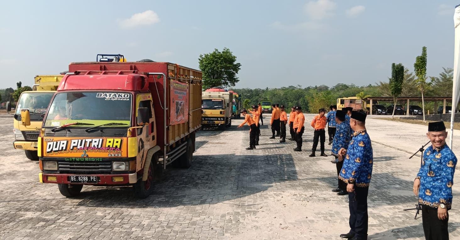 Sekda Mesuji Lepas 13 Armada Pendistribusian Air Bersih Untuk Masyarakat 