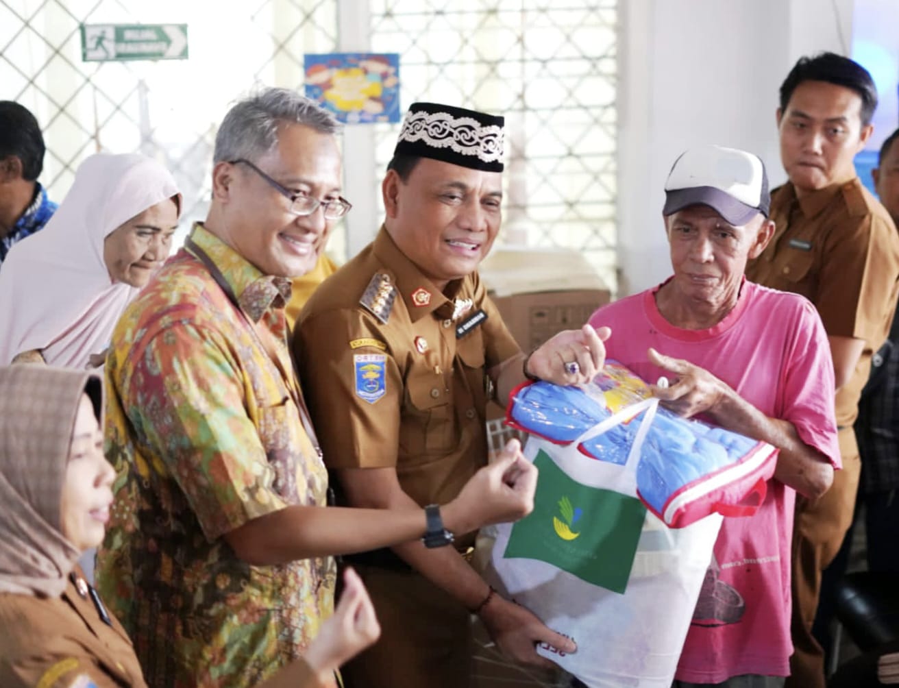 99 Lansia di Kota Metro Dapat Bantuan Atensi dari Kemensos RI