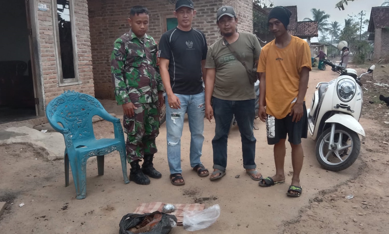 Granat Dan Puluhan Amunisi Ditemukan Di Pinggir Jalan Tol, TNI Lakukan Ini