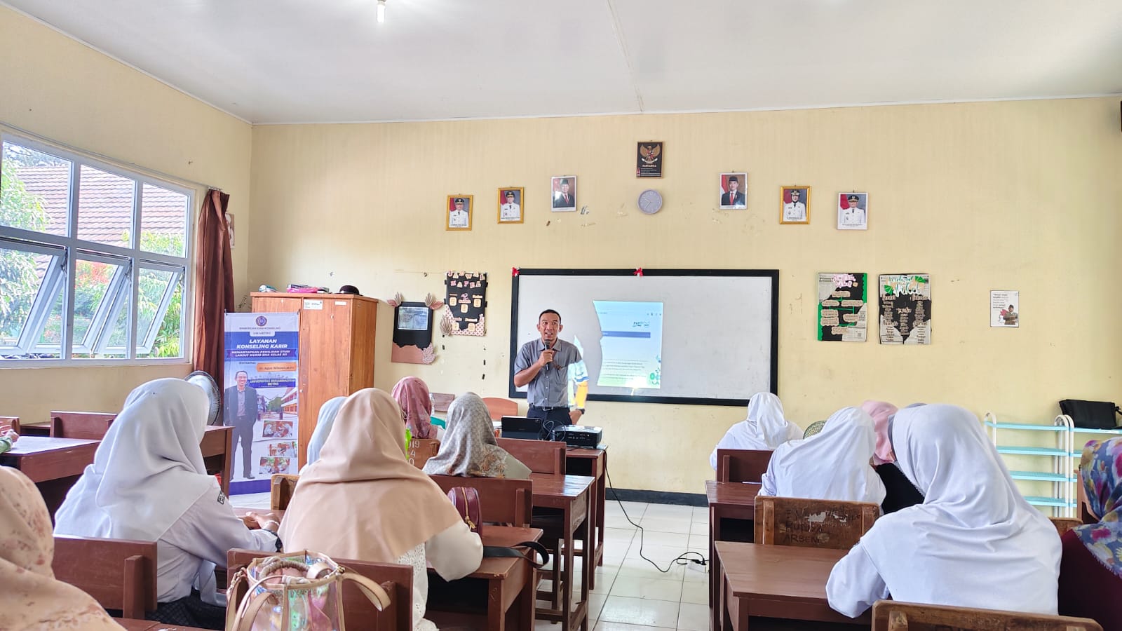 UM Metro Dampingi Murid Eligible SNBP SMAN 4 Metro Lewat Konseling Karier