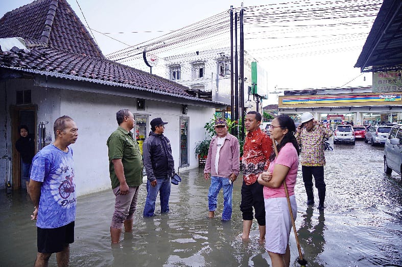 Bupati Tinjau Lokasi Banjir di Wilayah Pringsewu Kota