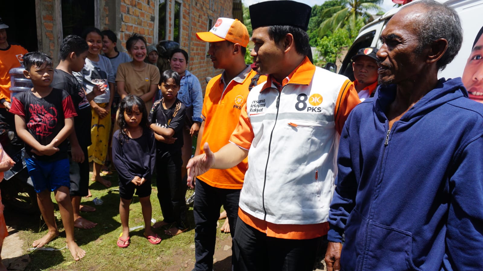 Solidaritas Pada Warga, Mufti Salim PKS Kunjungi Korban Banjir Lampung Utara