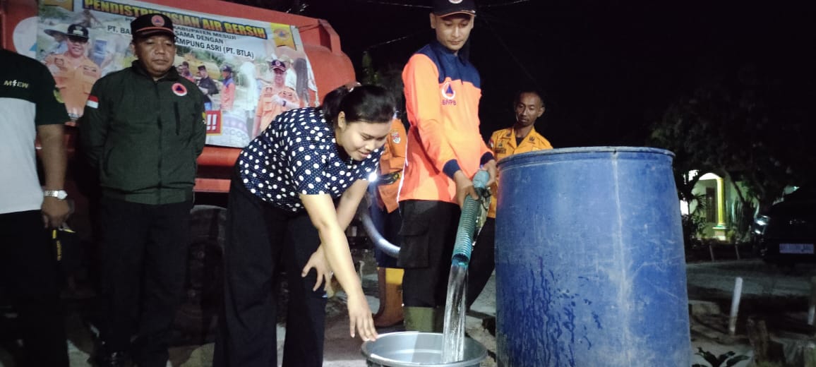 Warga Mesuji Curhat ke Ibu Gubernur Lampung Minta Air Bersih, Tim BPBD Respon Cepat 