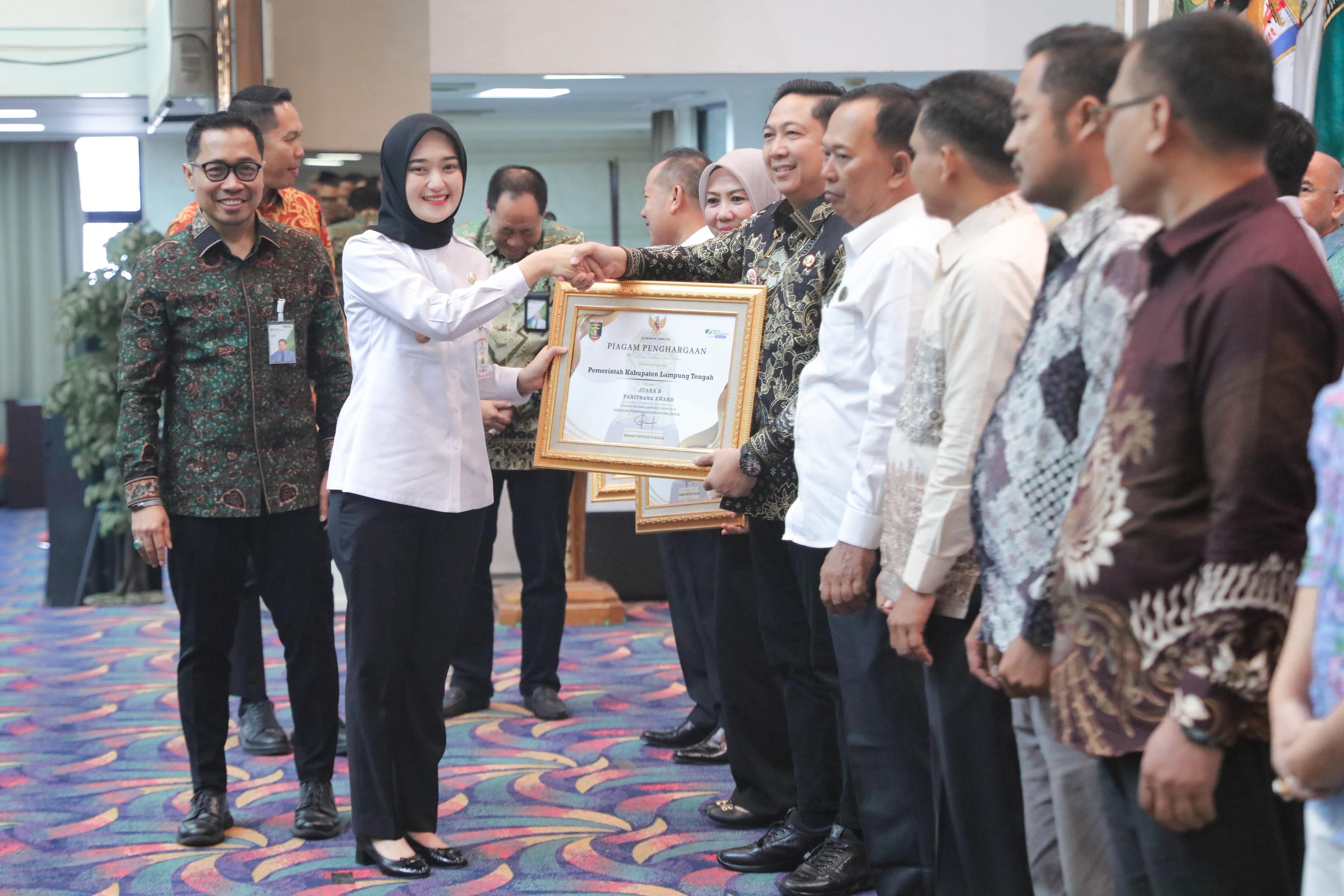 Pemkab Lamteng Raih Juara 3 Penghargaan 'Paritrana Award', Sekdakab: Perlindungan Tenaga Kerja Kewajiban Bersa