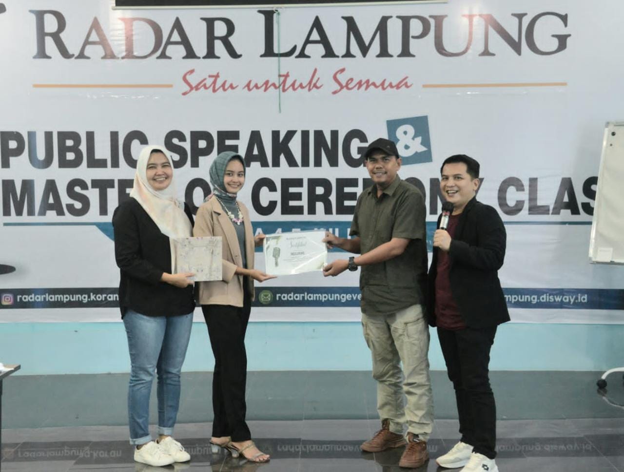 Wakili Kominfo Mesuji Melinda Jadi Peserta Terbaik Pelatihan Public Speaking dan MC se-Provinsi Lampung