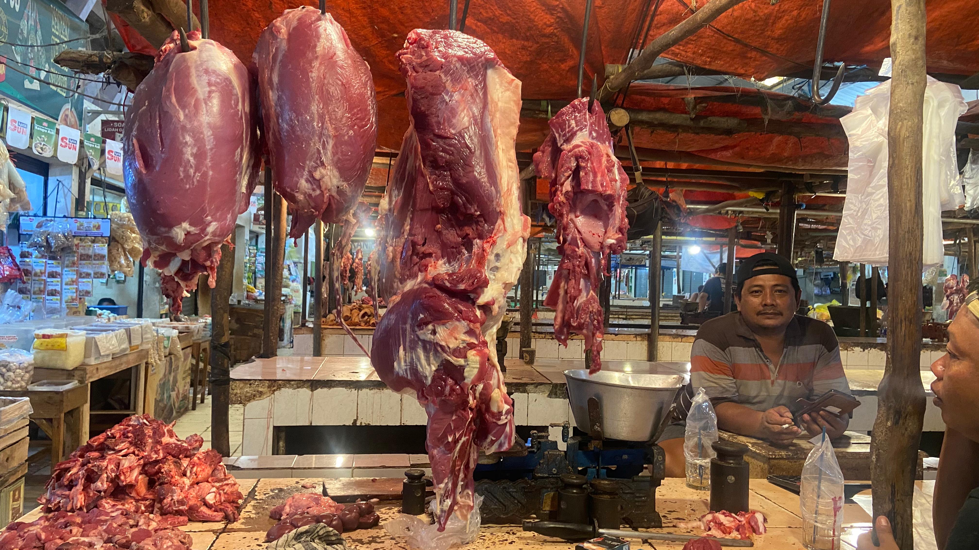 Kesenjangan Harga Daging Pasca Idul Adha di Metro, Daging Sapi Stabil Sedangkan Daging Ayam Turun