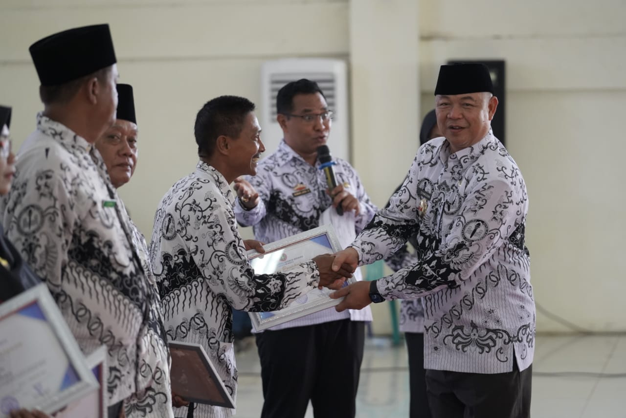 Guru Di Mesuji Sejahtera, Pemkab Diganjar Penghargaan Ini Oleh PGRI Lampung 