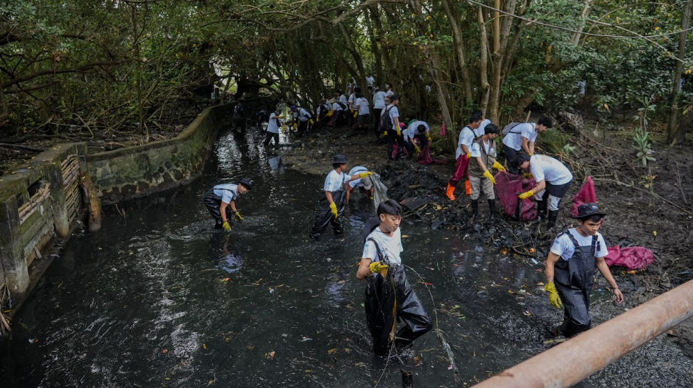 Peringati Hari Sungai Nasional, BRI Peduli Gerakkan Aksi Bersih-Bersih Tukad Badung