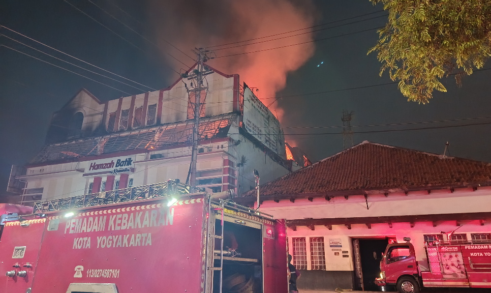 Kebakaran Hebat Hamzah Batik Malioboro Yogyakarta, 12 Mobil Damkar Dikerahkan