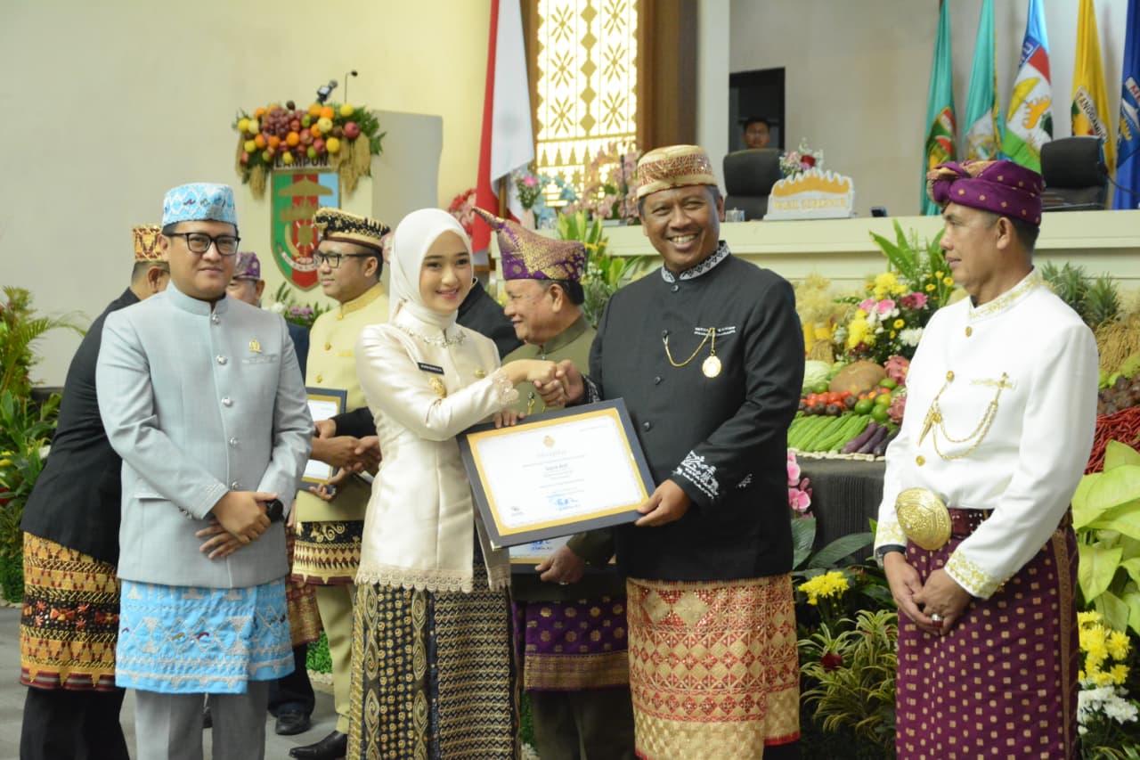 Plt. Bupati I Komang Koheri Hadiri Rapat Paripurna Istimewa DPRD Provinsi Peringati Hari Jadi ke-62 Lampung