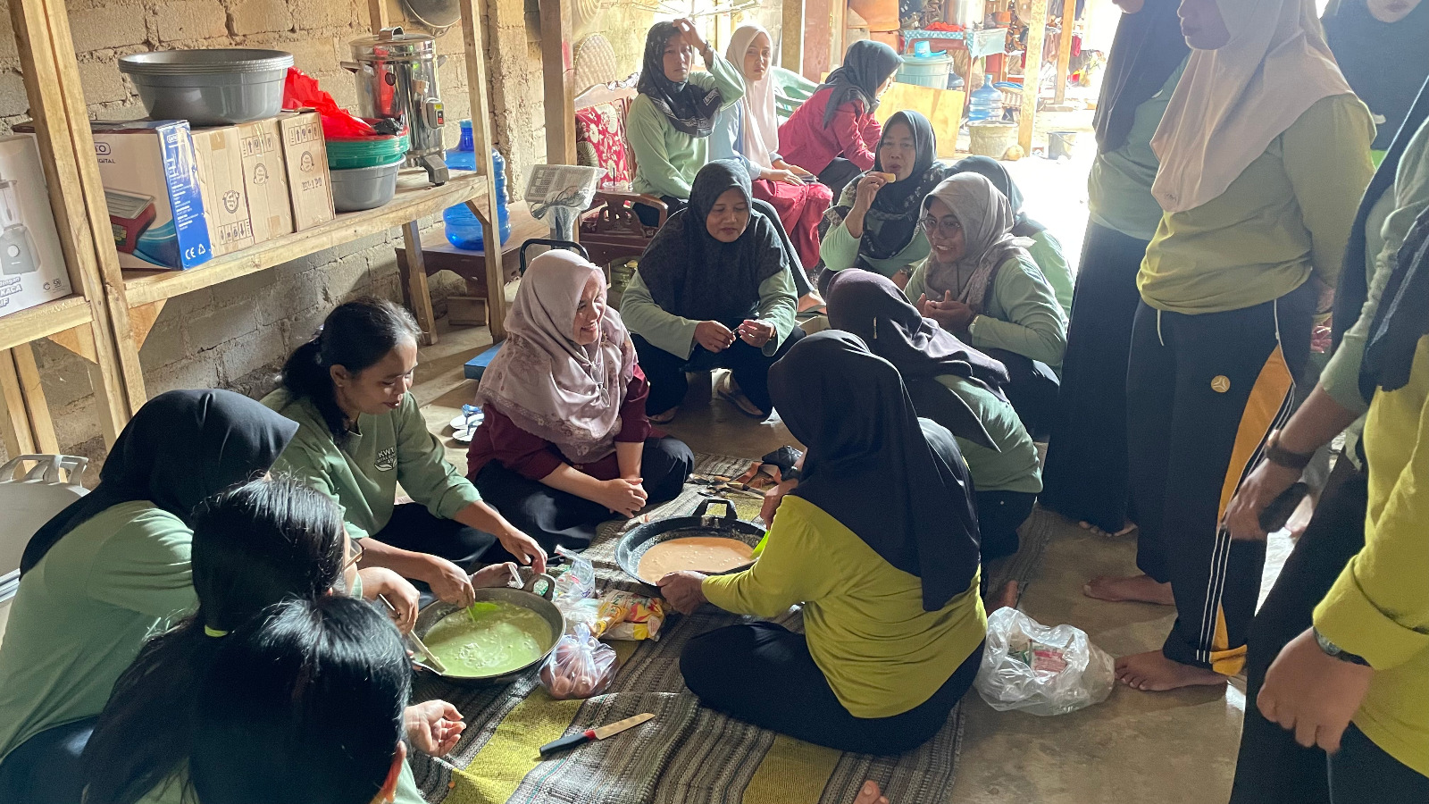 Tim Mahasiswa Berdampak UM Metro Beri Pendampingan Produk Unggulan KWT di Desa Rejoagung