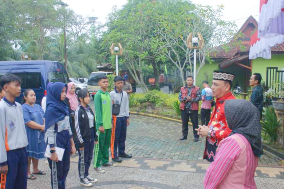 Lepas 7 Siswa Ikuti SR Tingkat SMA, Ini Pesan Walikota Metro