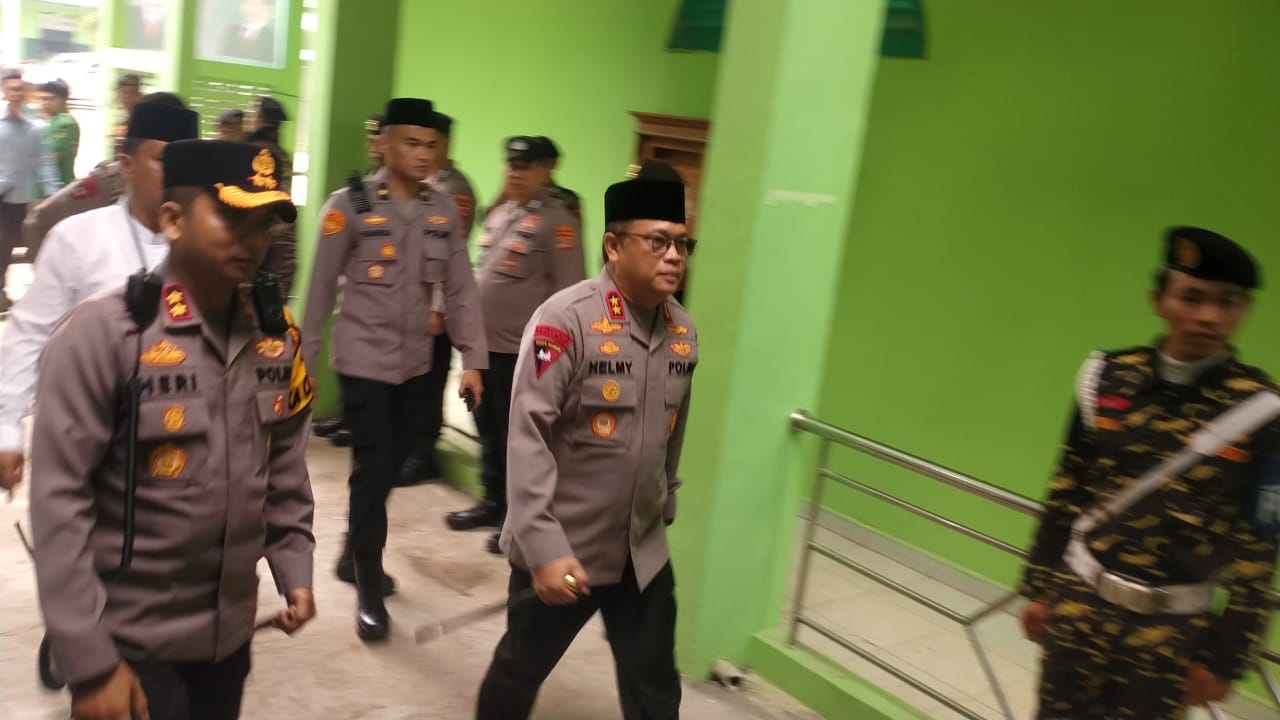Ratusan Polisi Berseragam Lengkap Amankan Konferwil XI Lampung 