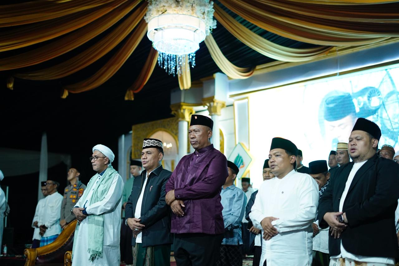 Plt. Bupati I Komang Koheri Hadiri Doa Bersama di Ponpes Wali Songo, Kampung Sukajadi