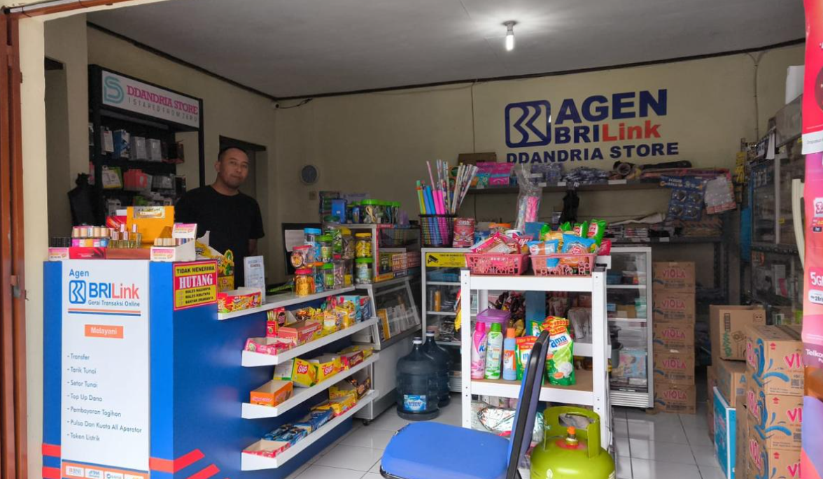 Keterbatasan Akses Digital Tak Halangi Dede Jadi Agen BRILink Andalan Desa