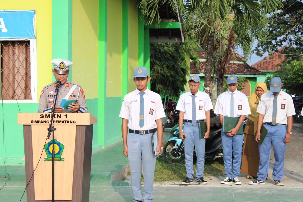 Ikut Upacara Bendera di SMKN 1 Simpang Pematang, Ini Misi Satlantas Polres Mesuji 