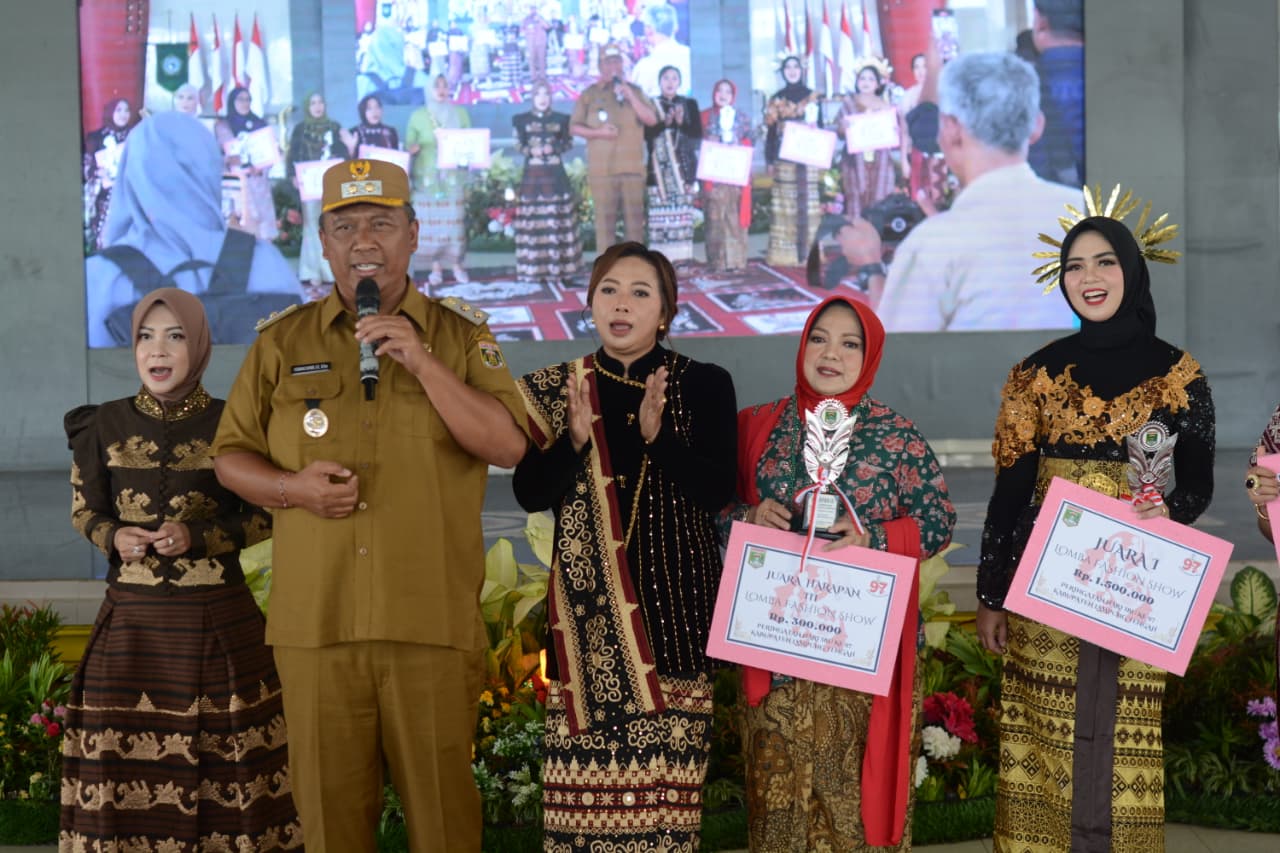 Plt. Bupati Didampingi Ketua GOW Lamteng Hadiri Peringatan Ke-97 Hari Ibu 2025
