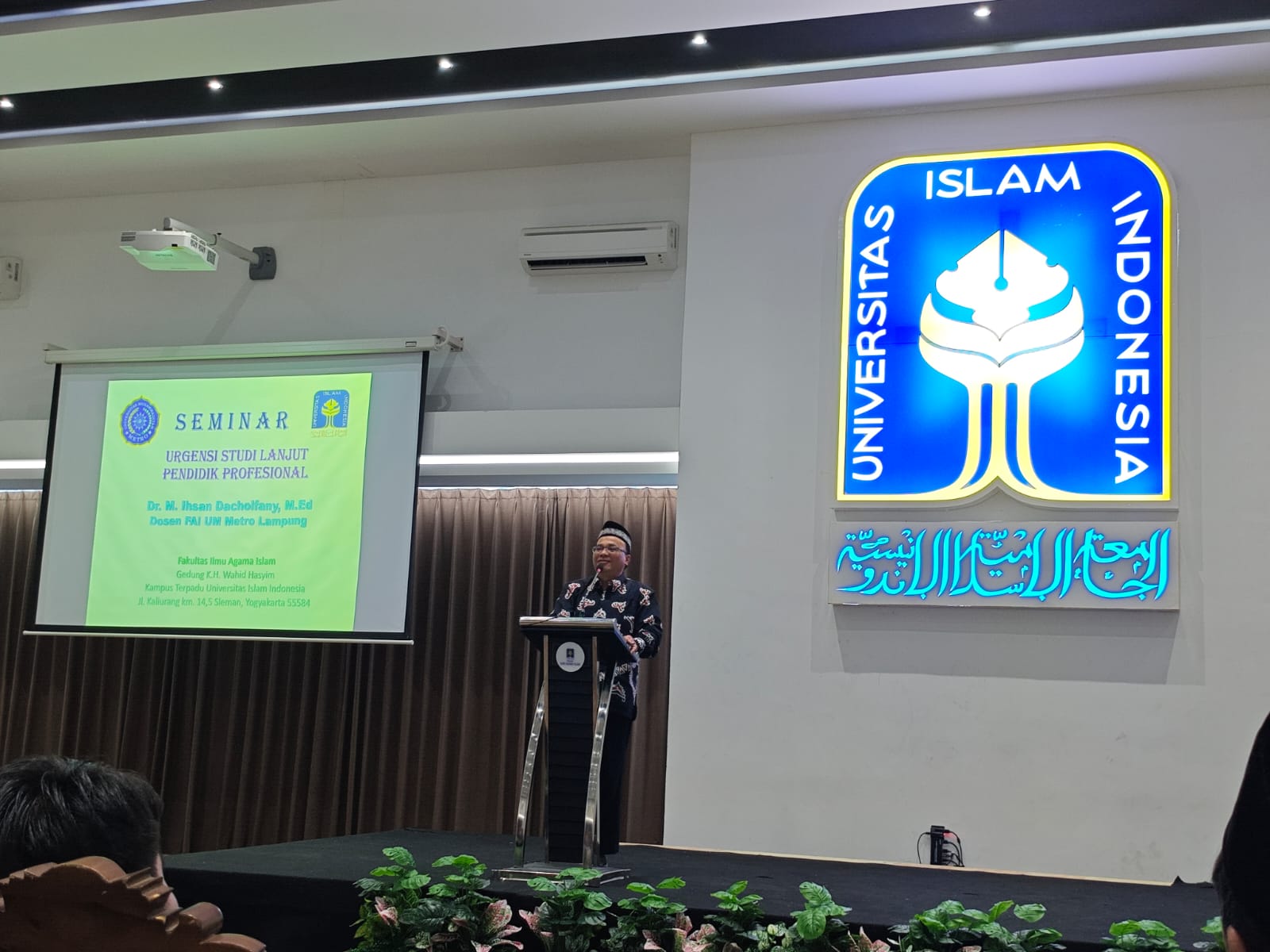 Muhammad Ihsan Dacholfany Wakili UM Metro sebagai Pembicara Seminar Nasional