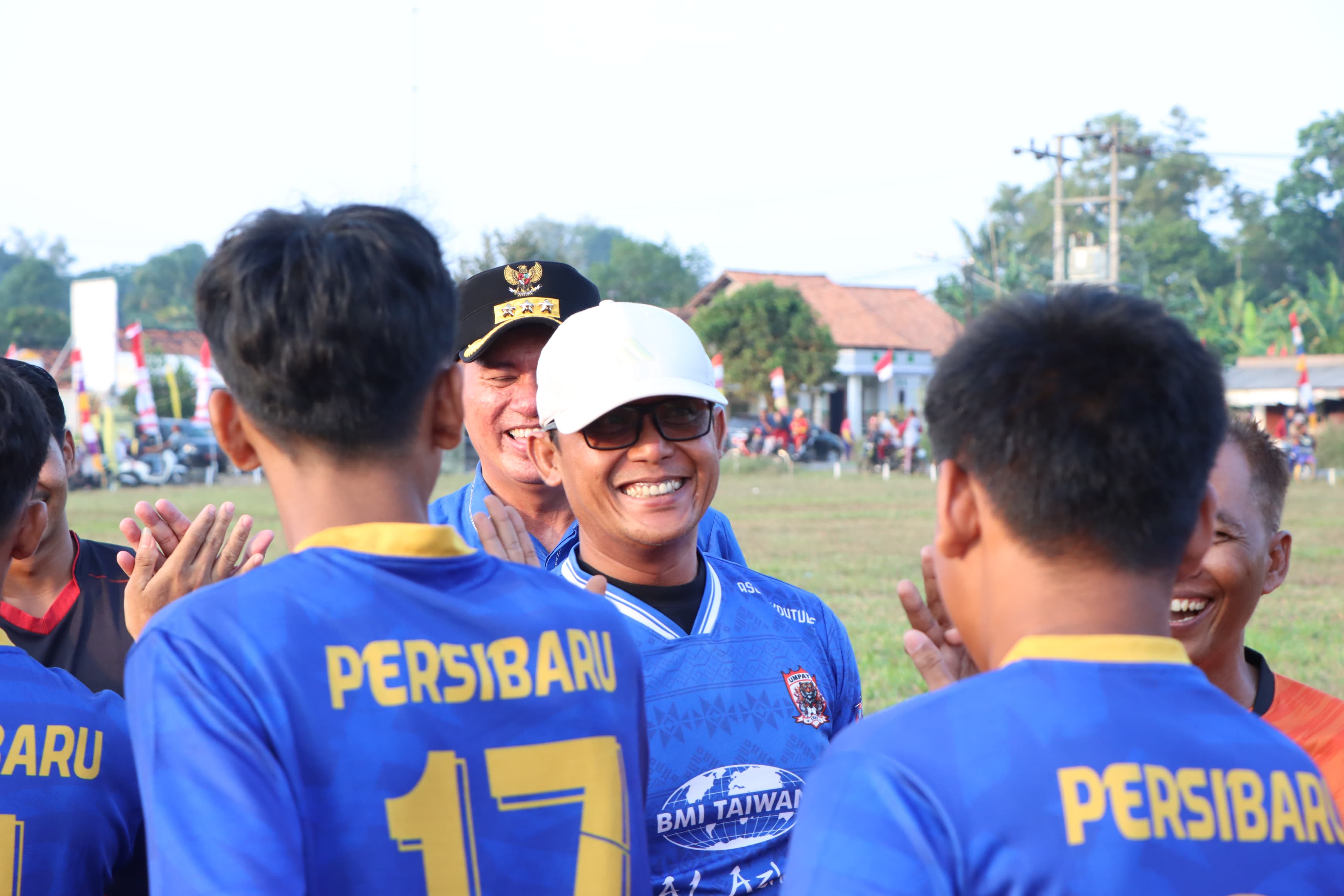Beri Apresiasi, Bupati Ardito Wijaya Resmi Buka Turnamen Sepakbola Tingkat Kecamatan di Bumi Nabung