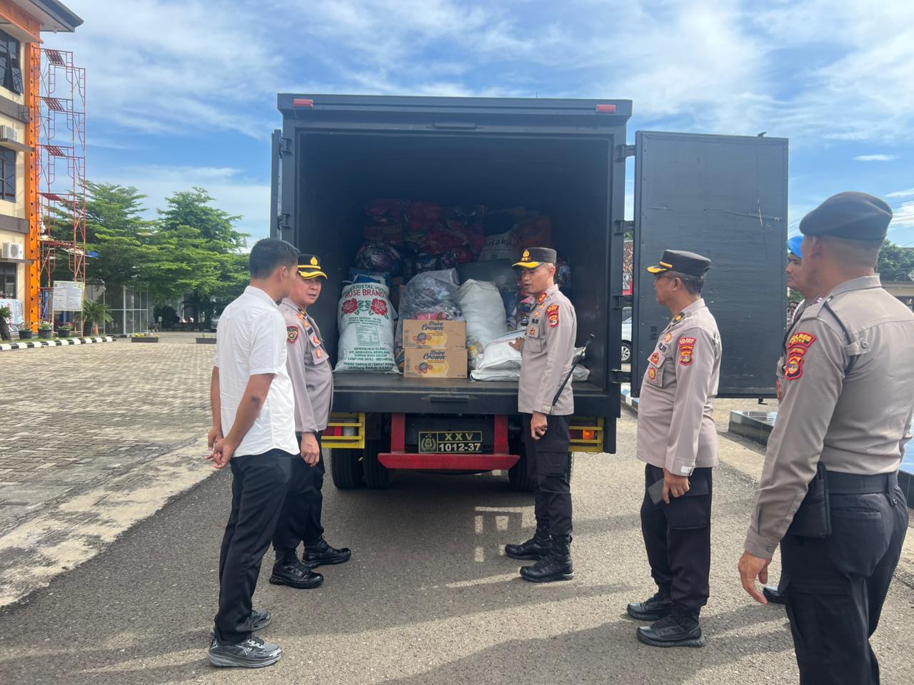 Bantu Korban di 3 Provinsi di Sumatera, Polres Metro Kirimkan Bantuan Sosial