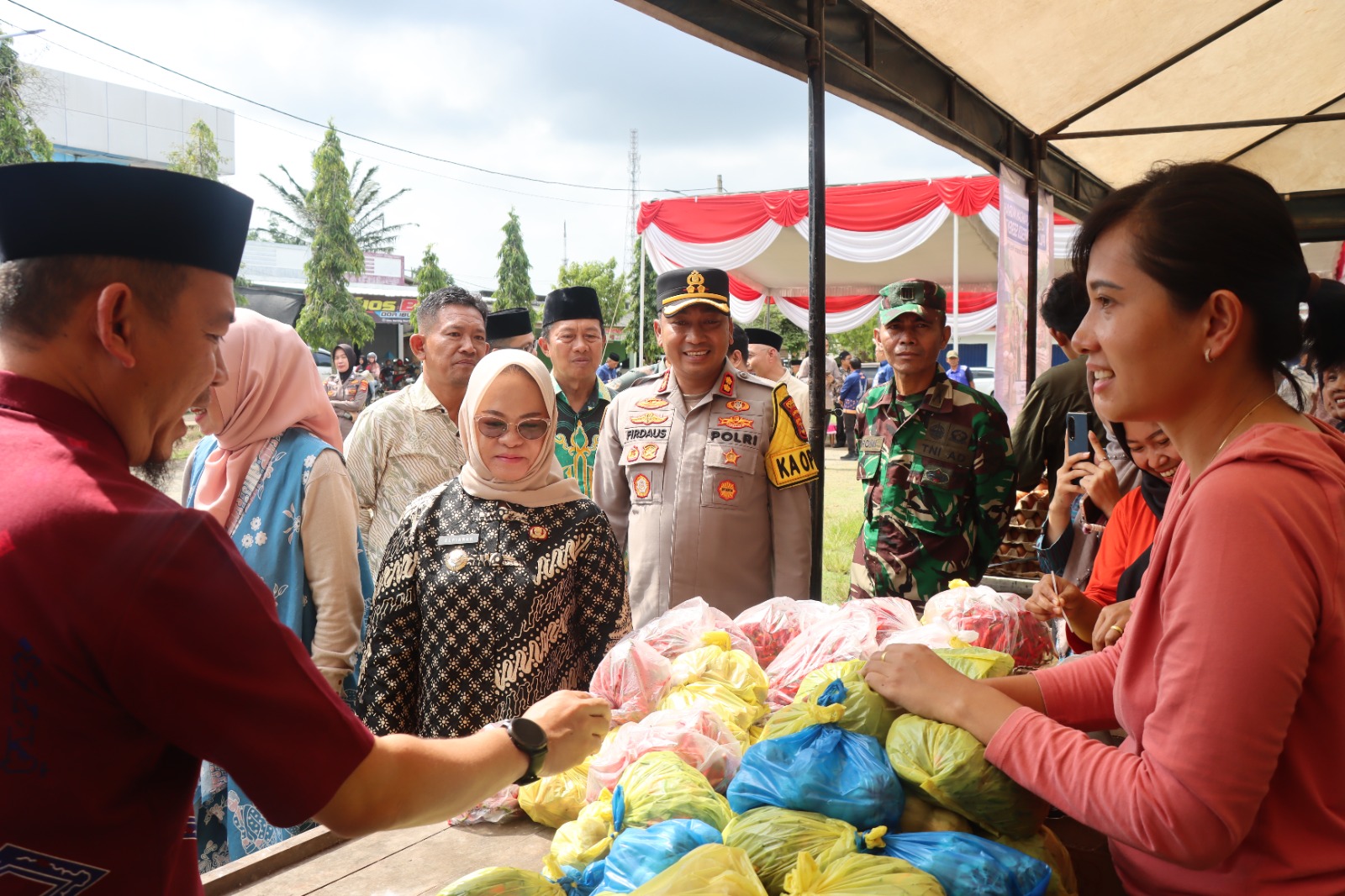 Polres Mesuji Gelar Gerakan Pangan Murah di Pasar Simpang Pematang 