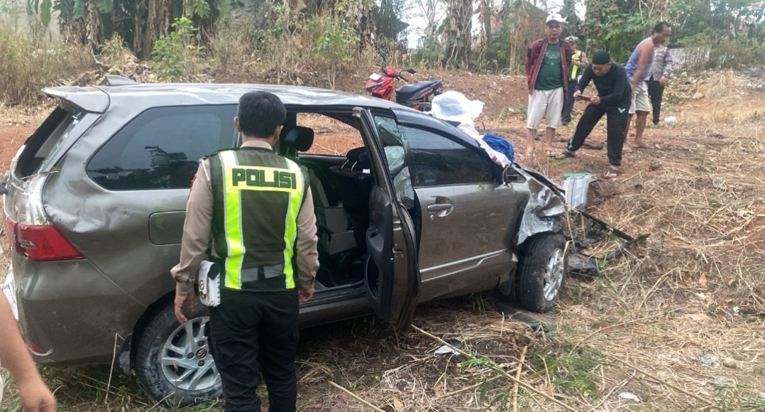 Avanza Nyemplung ke Rawa di Kotabumi, Polisi Temukan Tas Berisi Timbangan dan Barang Diduga Narkoba