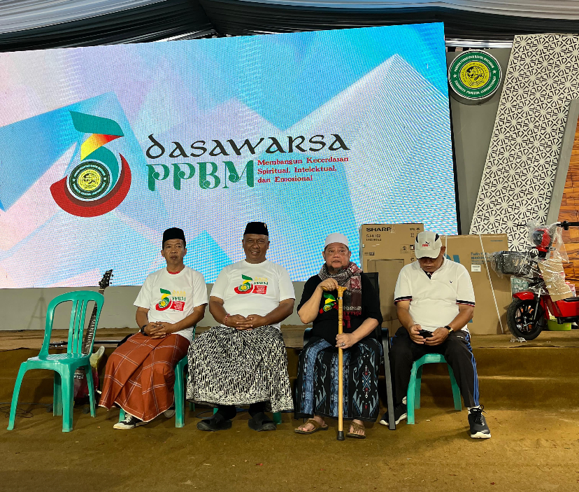 Jalan Sehat, Wabup I Komang Koheri Hadiri Perayaan Dasawarsa dan Haflah Akhirussanah Ponpes Baitul Mustaqim