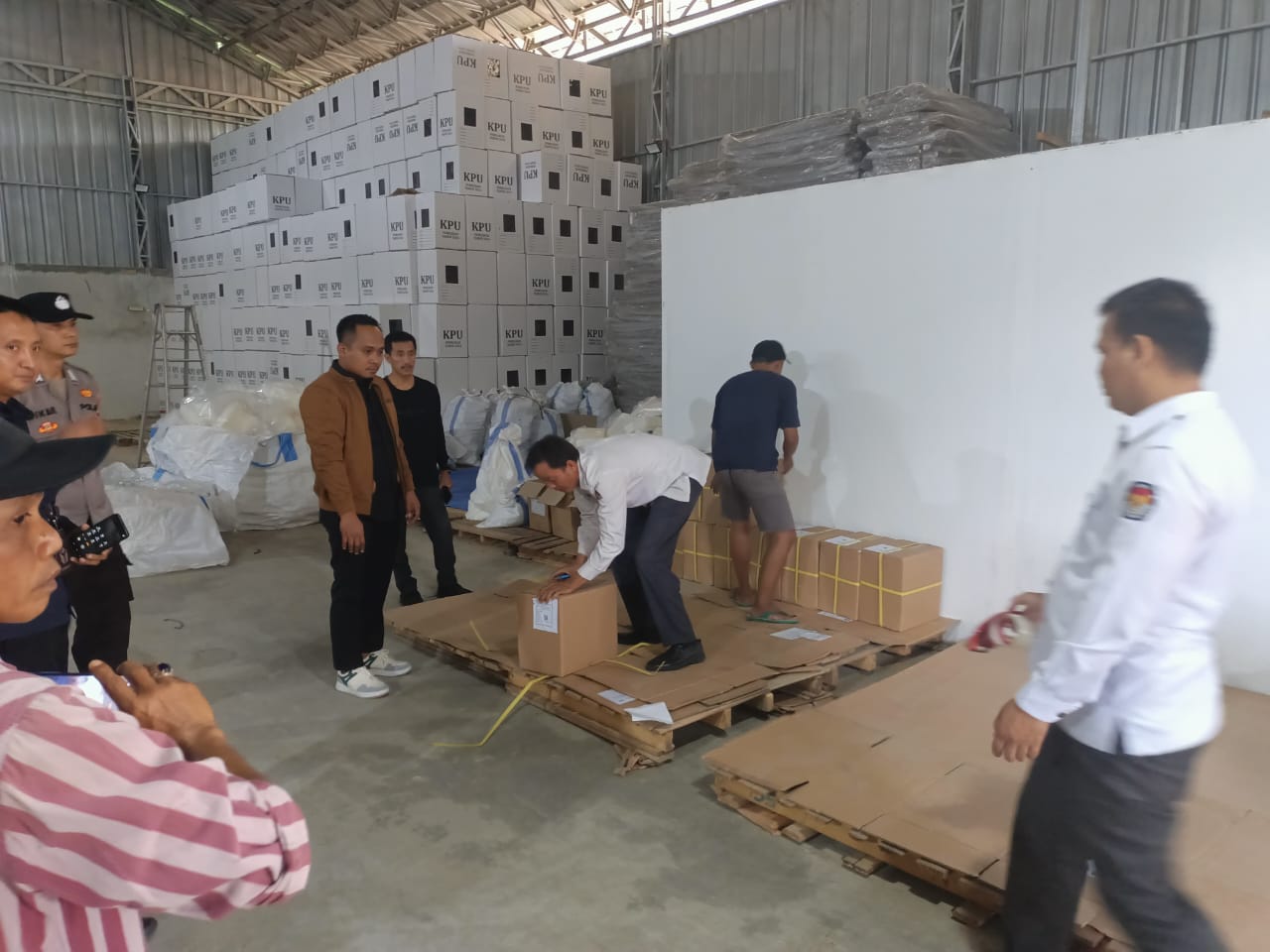 Logistik Surat Suara Pilkada 2024 Tiba di Pringsewu, Polres Lakukan Pengamanan Maksimal