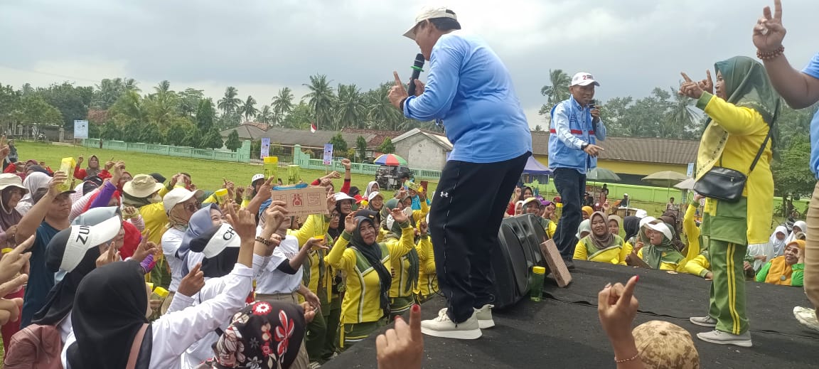 Warga Desa Se-Kecamatan Sekampung Udik berduyun-duyun Mendatangi Lokasi Senam Sehat Bersama Ela-azwar